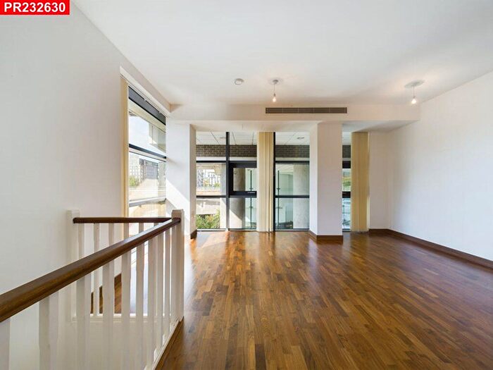 2 Bedroom Flat To Rent In High Street, Stratford, – Bedrooms Flat, E15