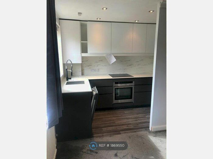 1 Bedroom Flat To Rent In Mayfield Road, London, W12