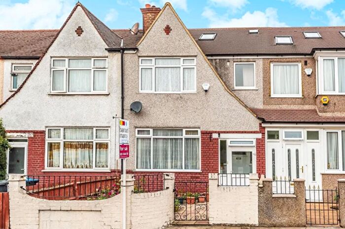 4 Bedroom Terraced House To Rent In Streatham Road, Mitcham, CR4