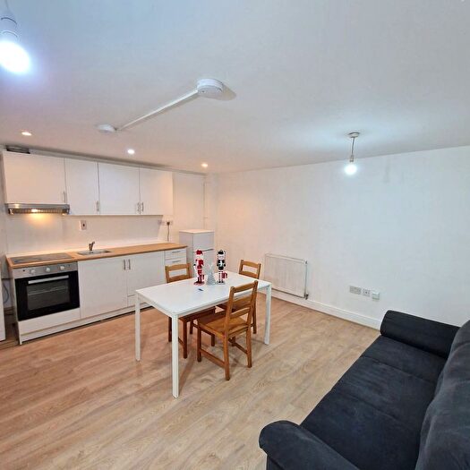 1 Bedroom Flat To Rent In Centurion Lane, London, E3