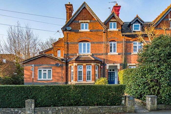 2 Bedroom Flat For Sale In Willow Grove, Chislehurst, Kent, BR7