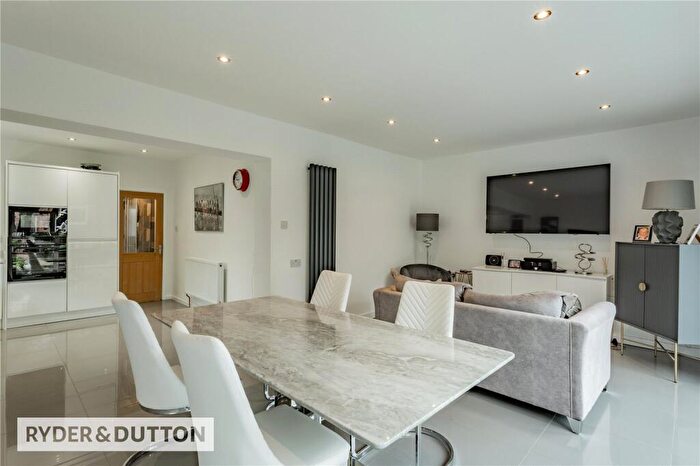 2 Bedroom Bungalow For Sale In Teasdale Close, Chadderton, Oldham, Greater Manchester, OL9
