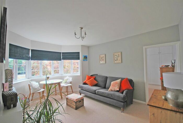 1 Bedroom Flat To Rent In Hampton Road, Twickenham, TW2
