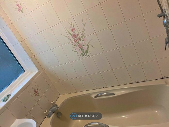 3 Bedroom Semi-Detached House To Rent In Windrush Drive, Oadby, Leicester LE2