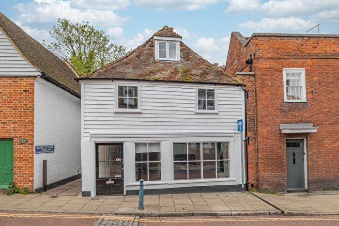 4 Bedroom Semi Detached House For Sale In Tanners Street, Faversham, Kent, ME13