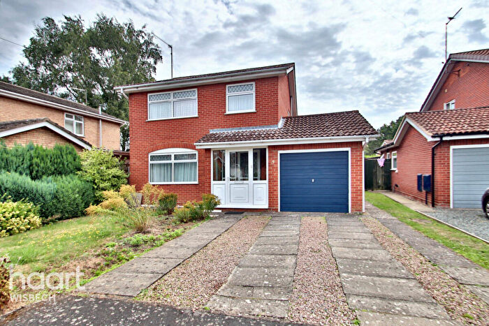 3 Bedroom Detached House For Sale In Octagon Drive, Wisbech, PE13