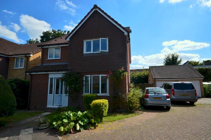4 Bedroom Detached House To Rent In Canon Woods Way, Kennington, Ashford, TN24