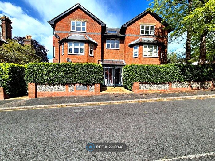 2 Bedroom Flat To Rent In Ashdown House, Guildford, GU1