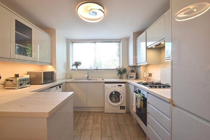 2 Bedroom Apartment To Rent In Stroudwater Park, Weybridge, KT13