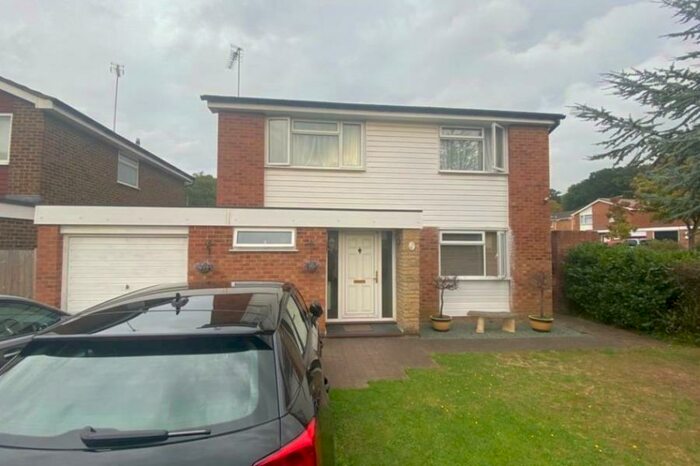4 Bedroom Terraced House To Rent In Knaphill, GU21