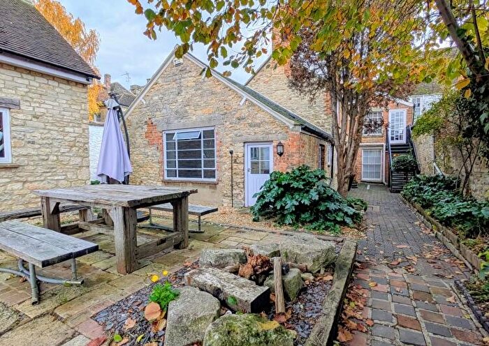 1 Bedroom Apartment To Rent In Oxford Street, Woodstock, OX20