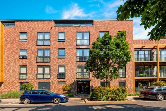 3 Bedroom Flat To Rent In Howard Road, Stanmore, HA7