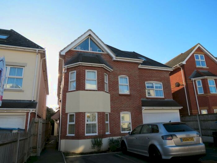 1 Bedroom Flat To Rent In Bedroom Top Floor Flat In Springborne, BH1