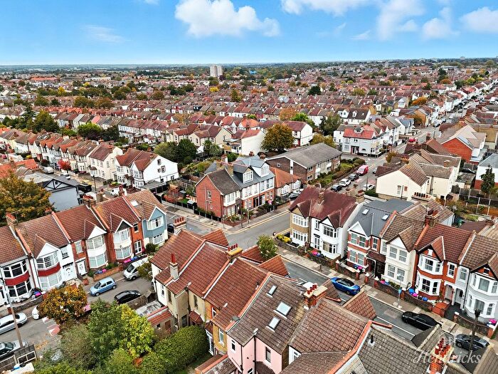 1 Bedroom Flat For Sale In Westborough Road, Westcliff-On-Sea, SS0