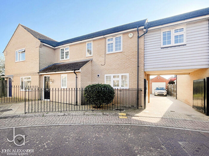 3 Bedroom Link Detached House For Sale In Wadley Close, Tiptree, Colchester, CO5