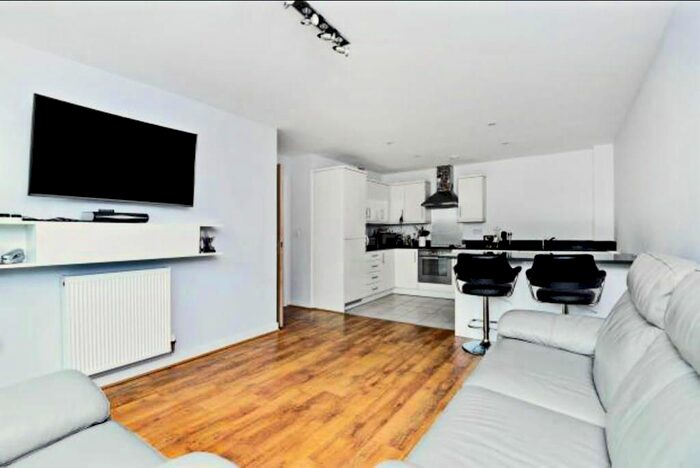 2 Bedroom Flat To Rent In Granville Gardens, London, W5