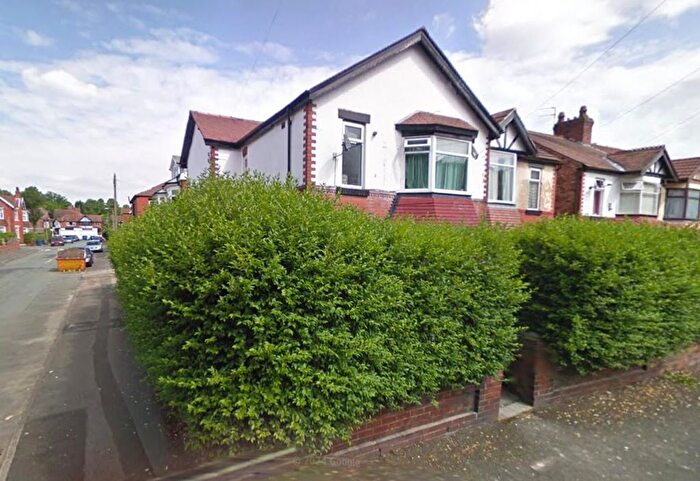 2 Bedroom Flat To Rent In Albert Avenue, Prestwich, Manchester, M25