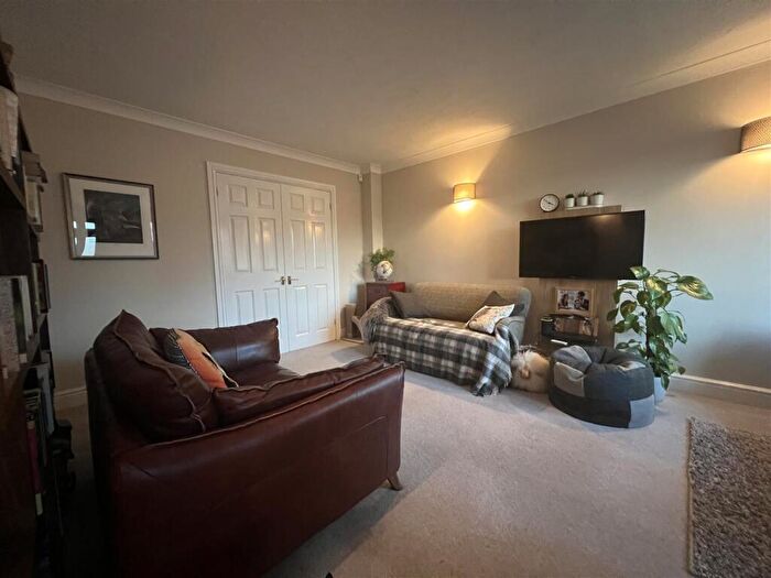 3 Bedroom Link Detached House To Rent In The Briars, Ash, GU12