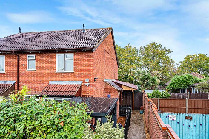 1 Bedroom Terraced House For Sale In Bryony Way, Sunbury-On-Thames, Surrey, TW16