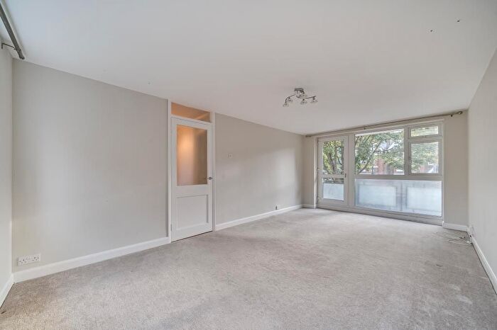 1 Bedroom Flat To Rent In Waldegrave Road, Teddington, TW11