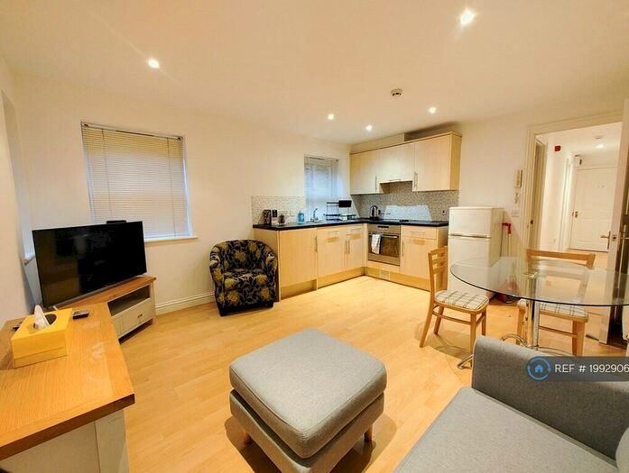 1 Bedroom Flat To Rent In Joiner Lane, Swindon, SN1