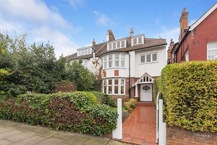 3 Bedroom Flat For Sale In Bracknell Gardens, Hampstead, London, NW3