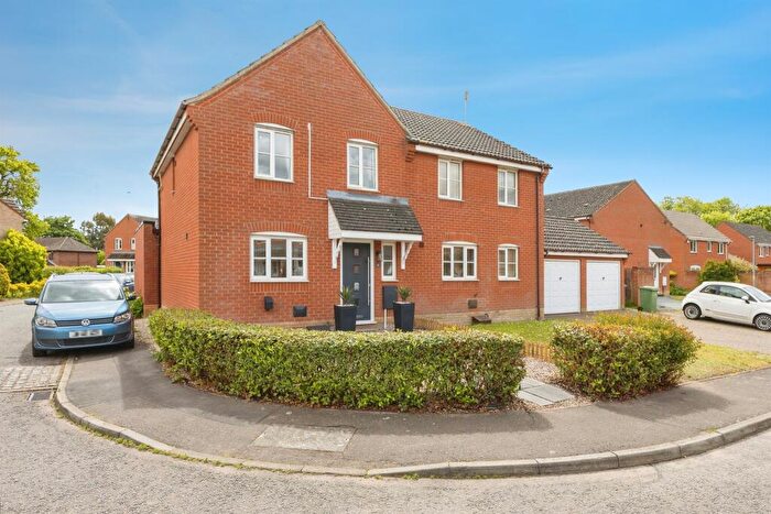 4 Bedroom Semi-Detached House For Sale In Columbine Road, Horsford, Norwich, NR10
