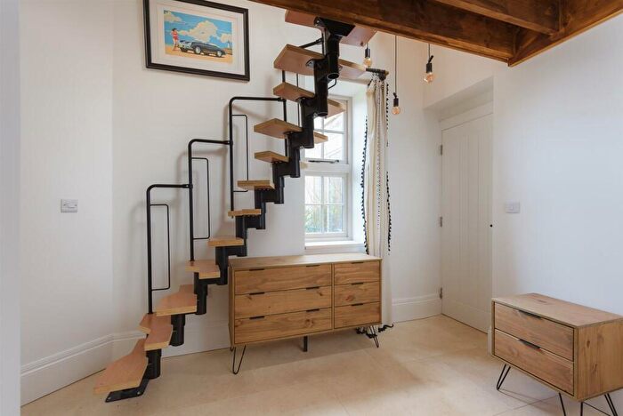 1 Bedroom Mews To Rent In Kenwood Road, Kenwood, S7