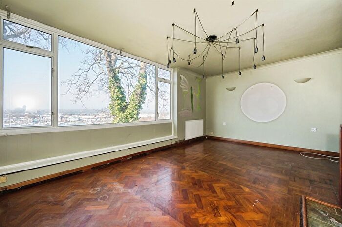 4 Bedroom Bungalow For Sale In Bryanston Road, Southampton, SO19