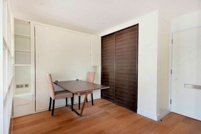 Studio To Rent In Falconwood Court, Blackheath, London, SE3