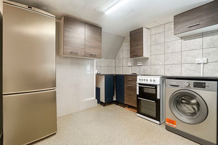 1 Bedroom Flat To Rent In Castle Street, High Wycombe, HP13
