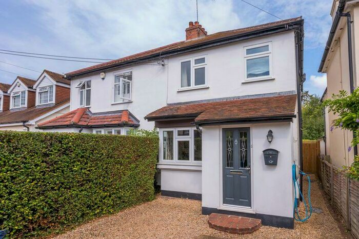3 Bedroom Semi-Detached House To Rent In Oak Tree Road, Marlow, SL7