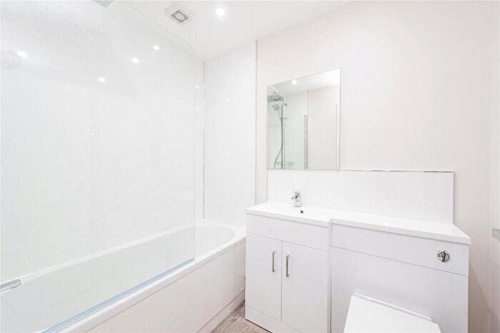 2 Bedroom Apartment To Rent In High Street South, Olney, Buckinghamshire, MK46