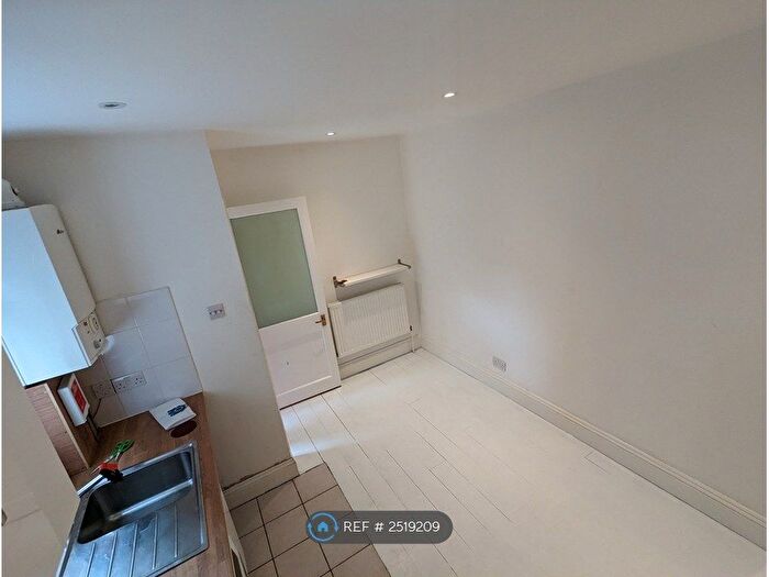 1 Bedroom Flat To Rent In Morrish Road, London, SW2