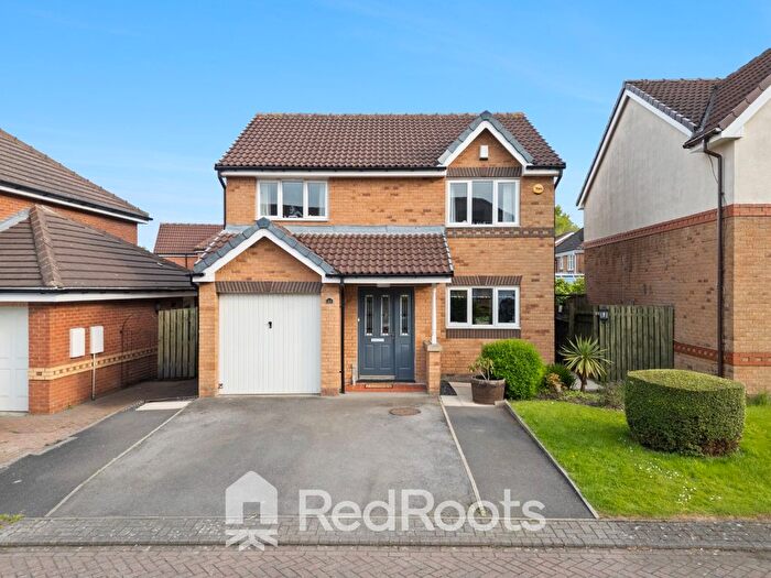 4 Bedroom Detached House For Sale In Hatfeild View, WF1