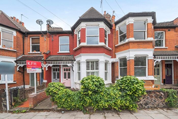 2 Bedroom Flat For Sale In South View Road, Crouch End, London, N8