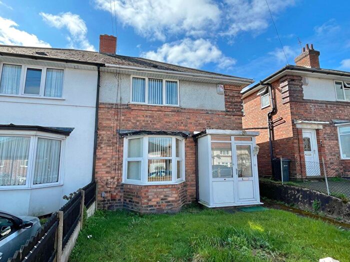 3 Bedroom Semi Detached House For Sale In Dulwich Road, Kingstanding, Birmingham, B44