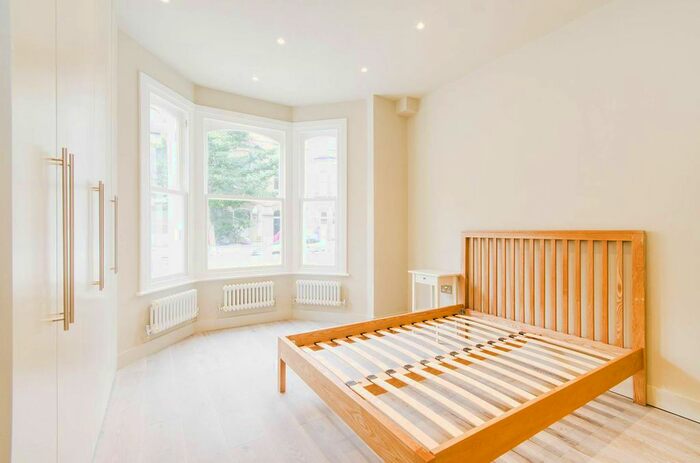 2 Bedroom Flat To Rent In Shorrolds Road, Fulham, London, SW6