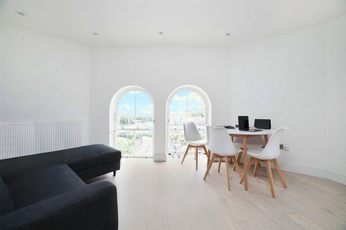 2 Bedroom Flat To Rent In Woodstock Grove, London, W12
