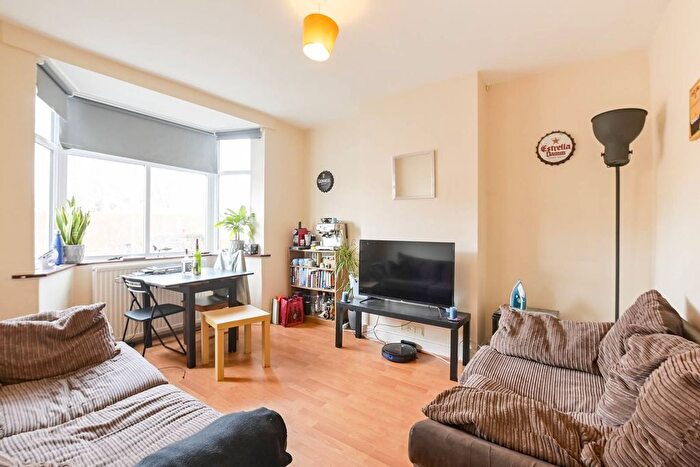 3 Bedroom Semi-Detached House To Rent In Broadwater Road, Tooting Broadway, London, SW17