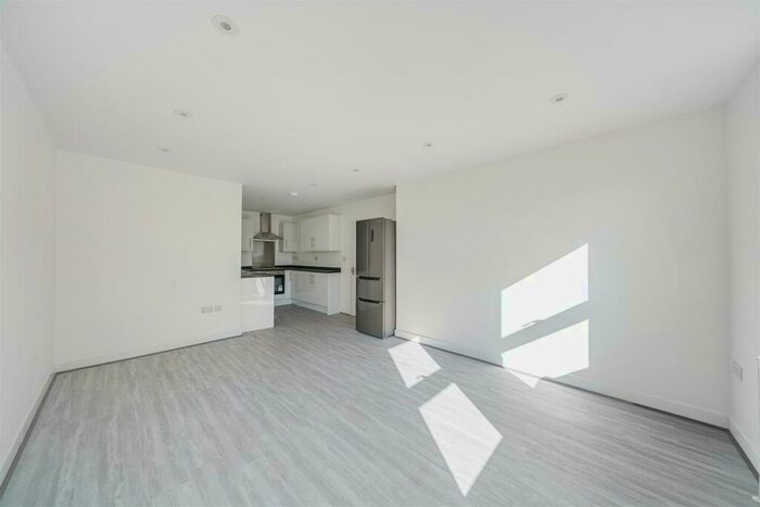 2 Bedroom Flat To Rent In Gibbon Road, Kingston Upon Thames, KT2