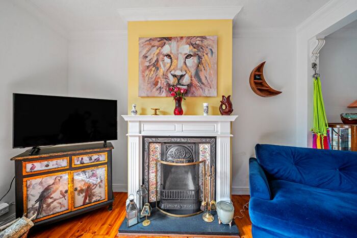 2 Bedroom Cottage For Sale In Murrells Lane, Camberley, GU15