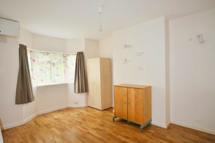 2 Bedroom Flat To Rent In Grange Road, London N17
