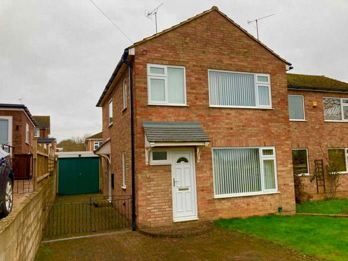 3 Bedroom Semi-Detached House To Rent In Morris Drive, Banbury OX16