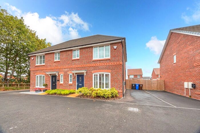 3 Bedroom Semi-Detached House For Sale In Hawfinch Avenue, Goldthorpe, Rotherham, S63
