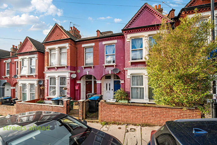 2 Bedroom Apartment For Sale In Mersham Road, Thornton Heath, CR7
