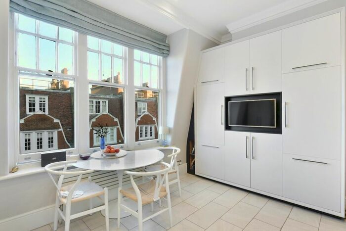1 Bedroom Flat To Rent In Sloane Court West, London, SW3