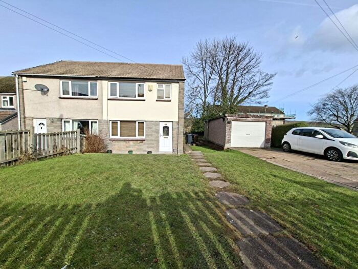 3 Bedroom Semi-Detached House For Sale In Laburnum Grove, Stocksbridge, S36