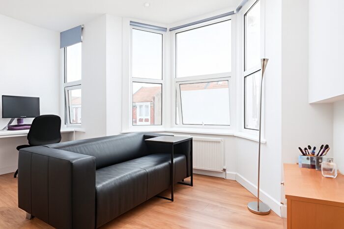1 Bedroom Flat To Rent In Raleigh Road, Harringey, N8