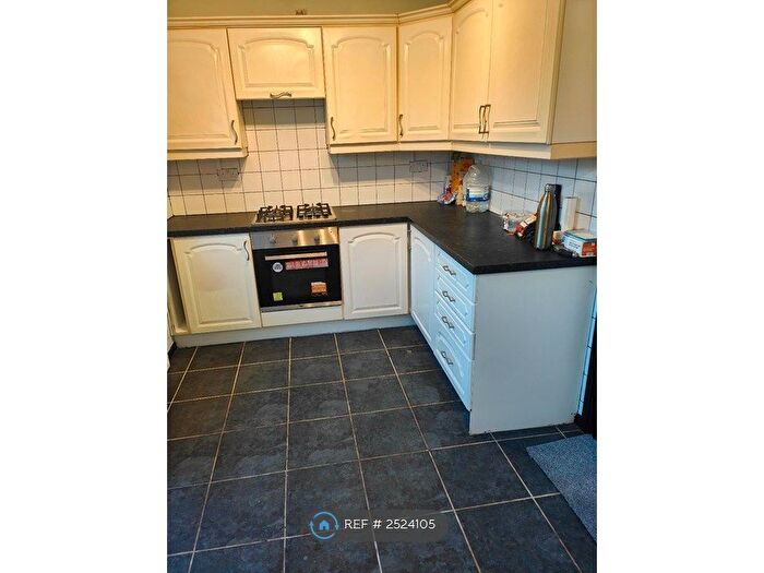 5 Bedroom Semi-Detached House To Rent In St Agnes Road, Doncaster, DN4